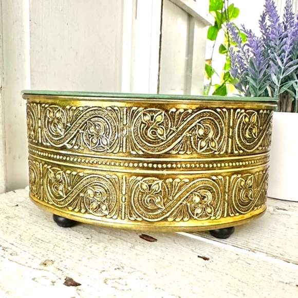 Vintage Guildcraft Oval Tin Golden & Moss green Storage Box - Picture 3 of 12
